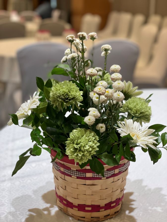 Green N White Engagement Decor