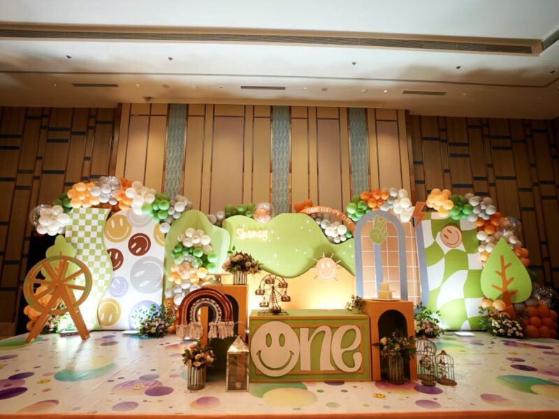 One happy birthday theme